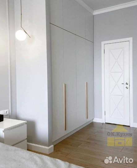 Шкаф с зеркалом