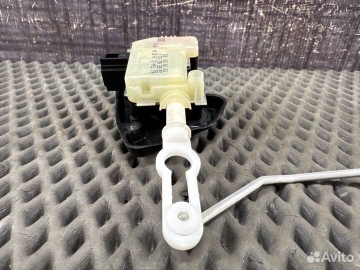 Привод замка багажника Audi A4 B6 AMB 2004