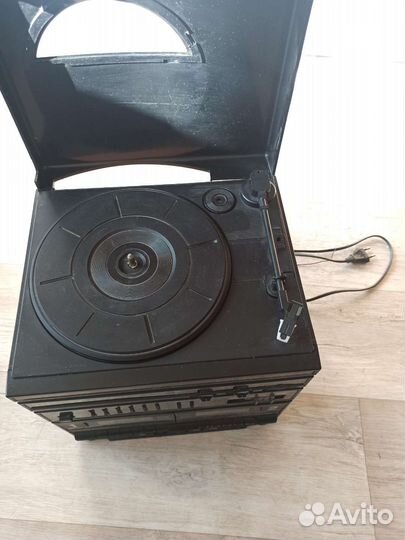 Музыкальный центр с виниловым проигрывателем