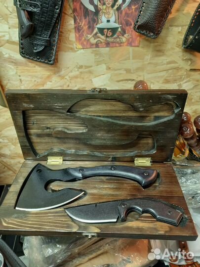 Подарочный набор Топор Волк и нож Акула в кейсе