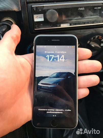 Телефон iPhone se 2020