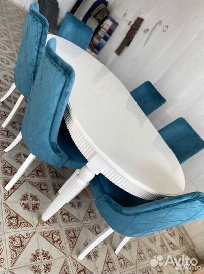 Столы и стулья