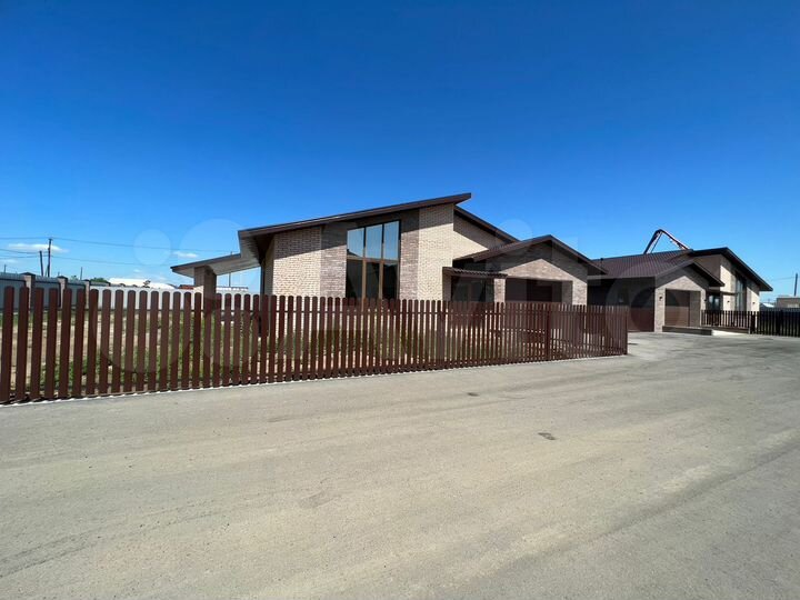 Дом 191 м² на участке 8 сот.