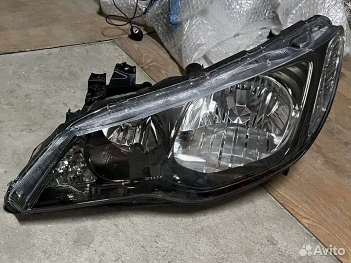 Фара левая ксенон на honda civic 4d