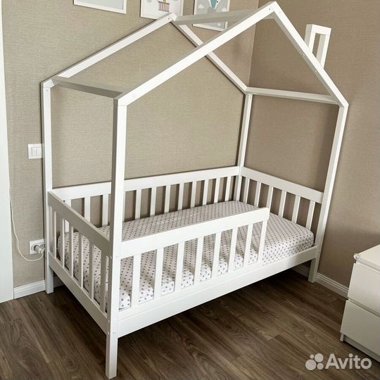 Детская кровать домик