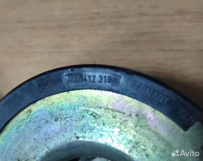 Опора амортизатора (верхняя) VW Passat B3 / golf 2