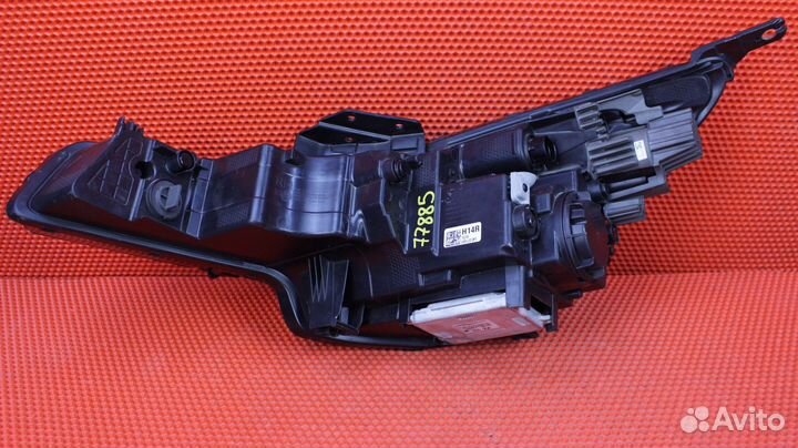 Фара правая Hyundai Elantra CN7 G4FG 92102-AA200