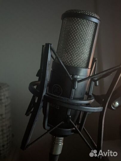 Студийный микрофон AKG P220