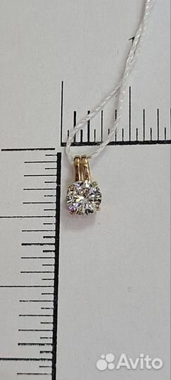 Золотая подвеска с камнем