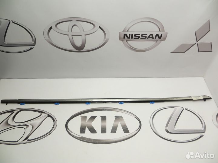 Молдинг стекла передний правый Mazda 6 GH