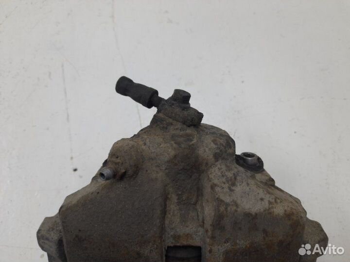 Суппорт передний левый Volkswagen Passat B7