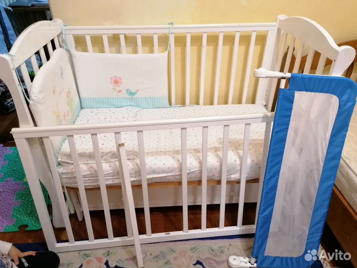 Детская кроватка с поперечным маятником