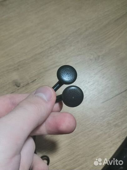 Проводные наушники