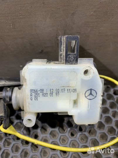 Замок лючка бензобака ML 164 GL W164 Mercedes