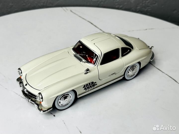 Модель автомобиля Mercedes Benz 300SL