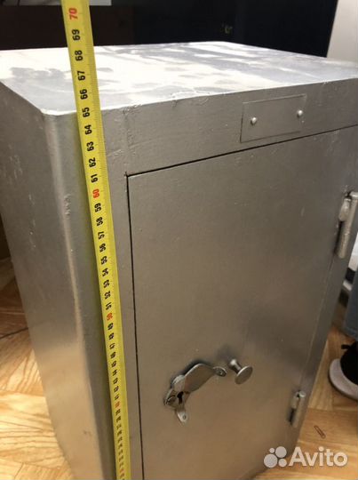 Сейф с ключом