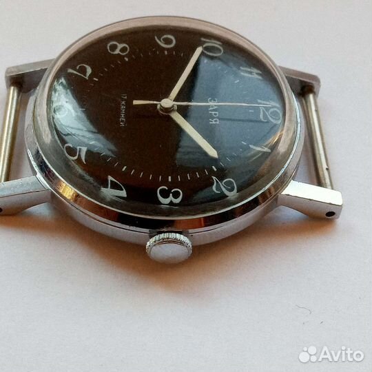 Часы СССР наручные механические Заря 17 камней
