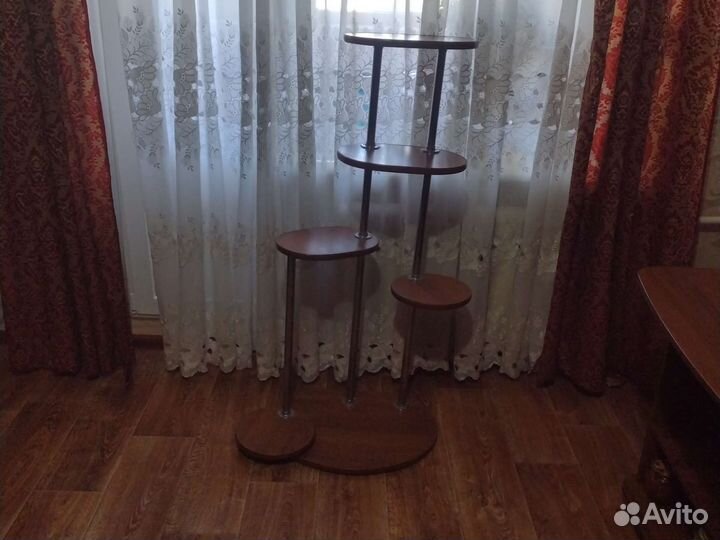 Подставка под цветы