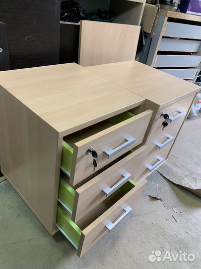 Продается подкатная тумба для документов 3 ящика