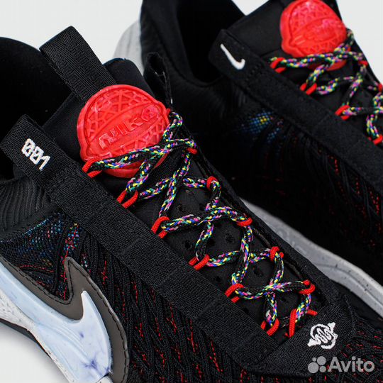 Nike Cosmic Unity Black / White