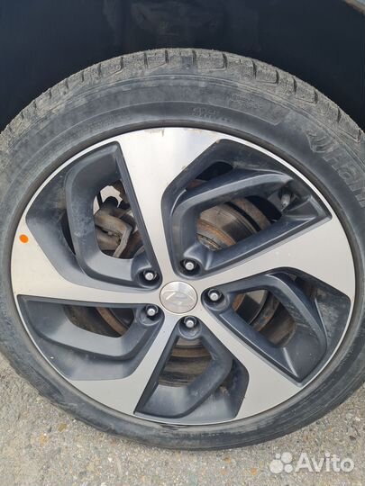 Оригинальные диски c резиной на hyundai tucson r19
