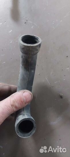 Патрубок воздушного насоса на Mercedes m119