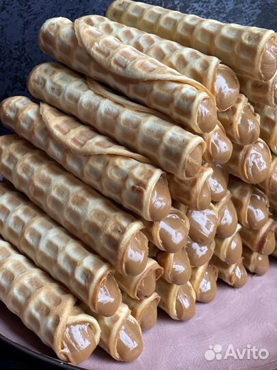 Трубочки вафельные со сгущенкой и орешки