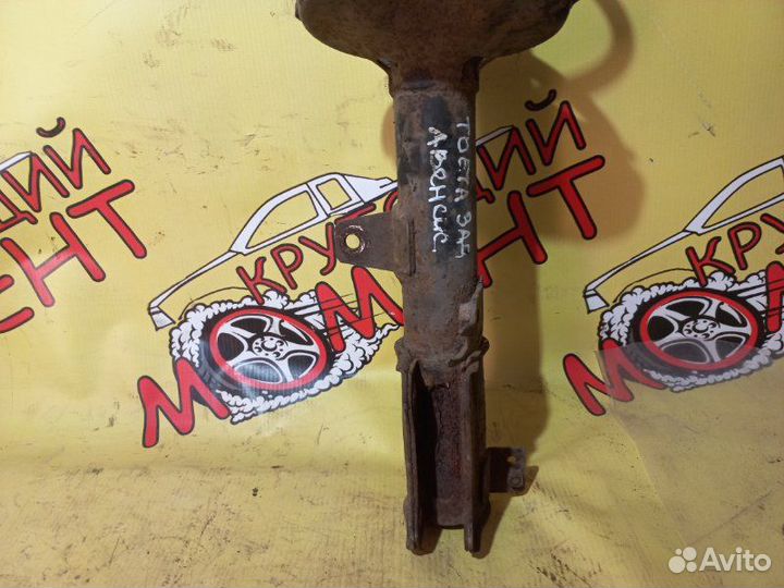 Стойка подвески задняя правая Toyota Avensis T220