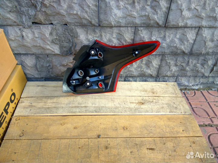 Фонарь левый Ford Focus