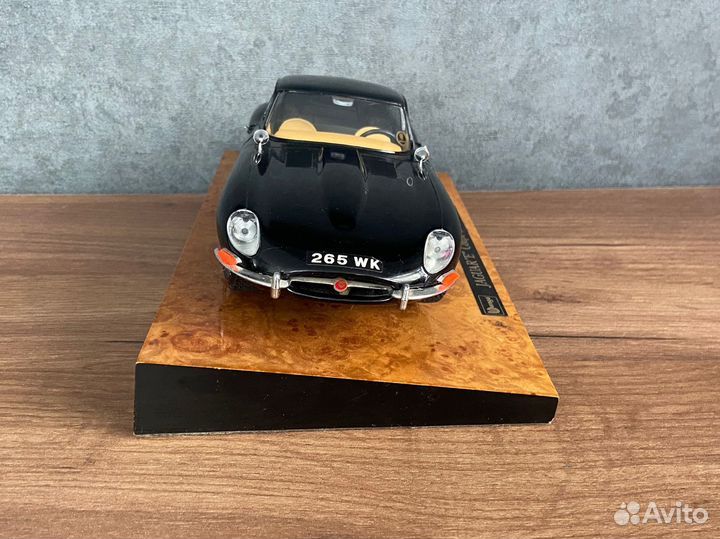 Jaguar E coupe (1961) Bburago 1/18