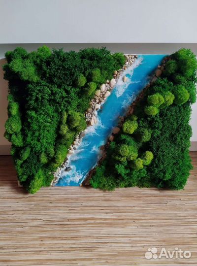 Панно стабилизированным мхом Река в лесу