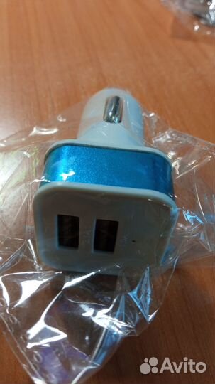 Автомобильный зарядник с двумя портами USB, новый