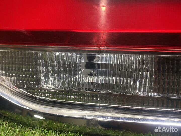 Задний внутренний фонарь Toyota Land Cruizer 200