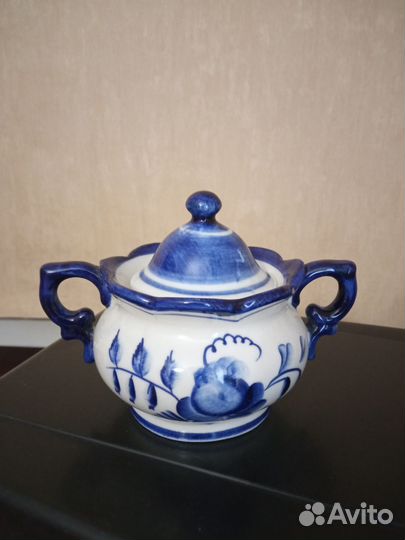 Сервизы и посуда