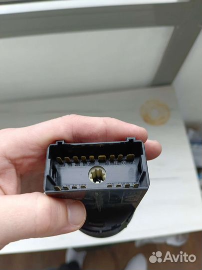 Тумблер переключения света автомобиля