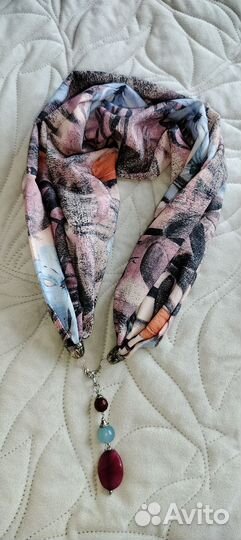 Платок с украшением, Платок