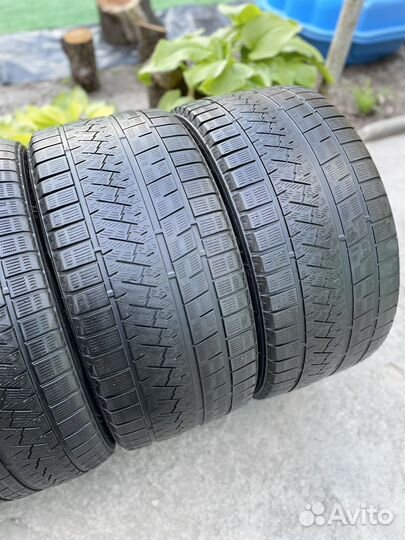 Triangle Snowlink TWT02 245/45 R19 и 275/40 R19 105V