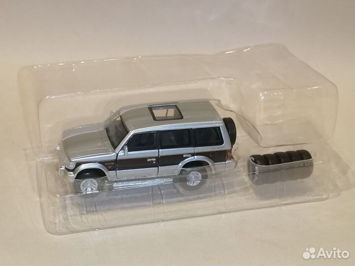 Модель автомобиля Mitsubishi Pajero 1/64