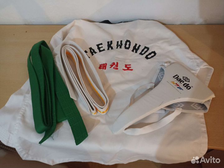 Кимоно, 2 пояса, защита (для девочки)