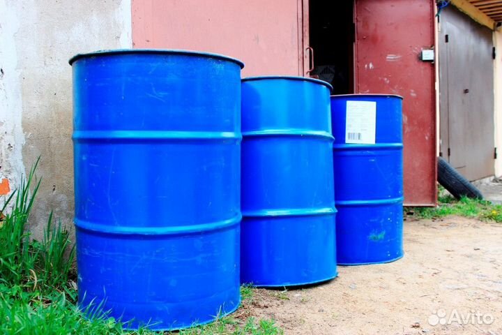Железная бочка чистая. Пластиковая бочка 220л