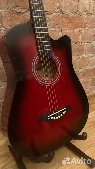 Гитара красная