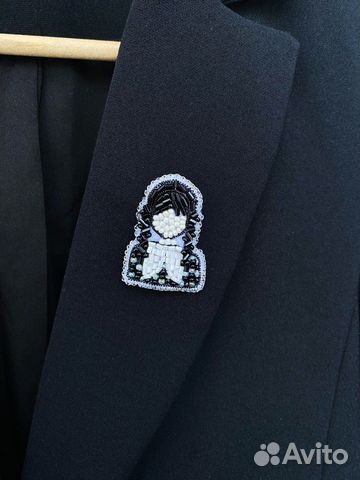 Брошь из бисера Уэнсдей