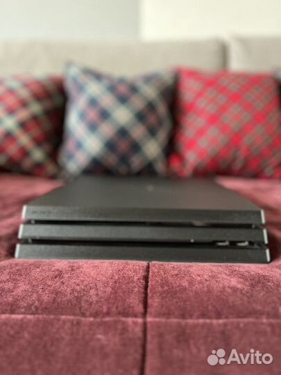 Игровая приставка PlayStation 4 Pro + FIFA19