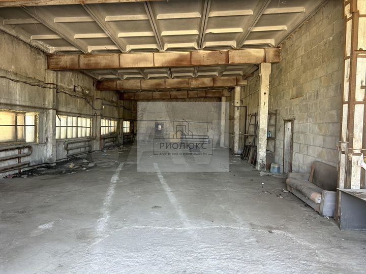 Под Производство, 690 м²