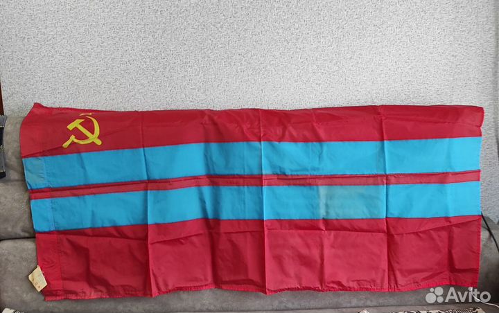 Флаги Туркменской и Армянской ССР