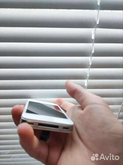 Телефон iPhone 4