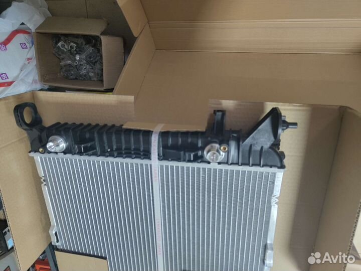 Радиатор охлаждения audi Q5 Q3 Macan