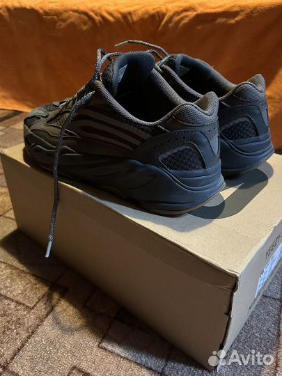 Adidas Yeezy Boost 700