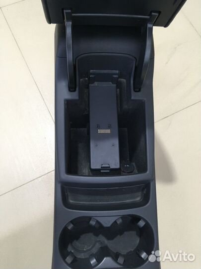 Центральная консоль с подлокотником Audi Q5 8R