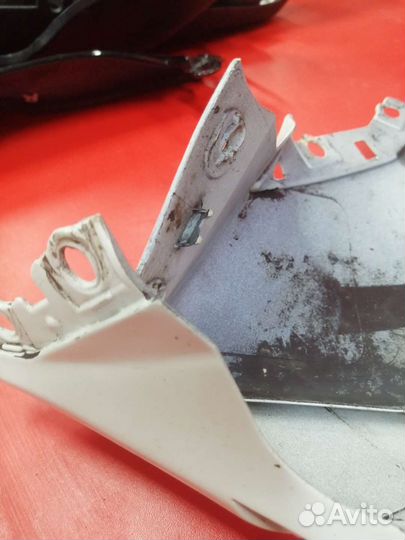 Нижний пластик (плуг) Yamaha R1 09-14